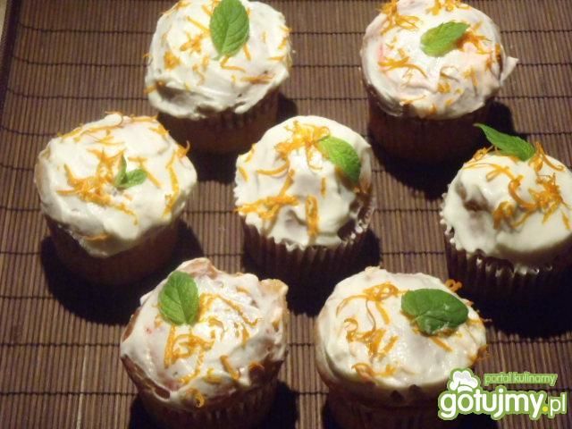 Babeczki z ciasta jasnego i ciemnego