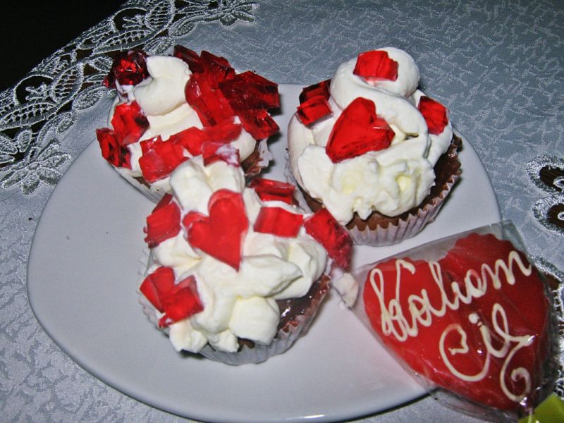 Babeczki z cynamonem, dżemem i bitą śmietaną