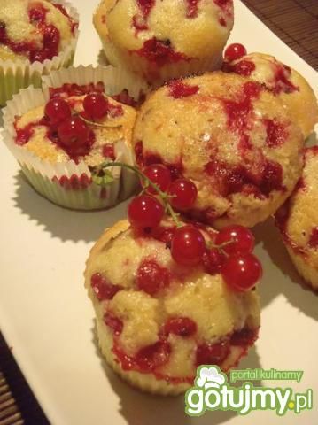 Babeczki z czerwonymi porzeczkami Babeczki z czerwonymi porzeczkami