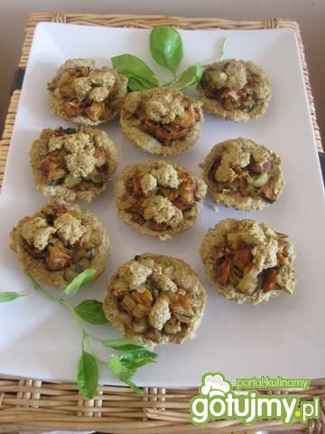 Babeczki z farszem kurkowo-cebulowym Babeczki z farszem kurkowo-cebulowym