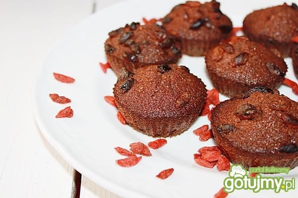 Babeczki z jagodami goji i orzechami Babeczki z jagodami goji i orzechami