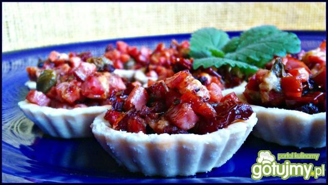 Babeczki z kiełbasą suszonymi pomidorami