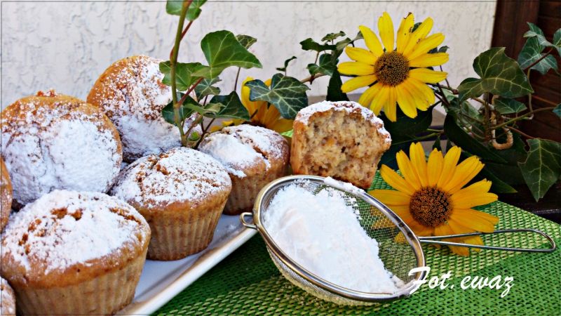 Babeczki z konfiturą i białą czekoladą Babeczki z konfiturą i białą czekoladą