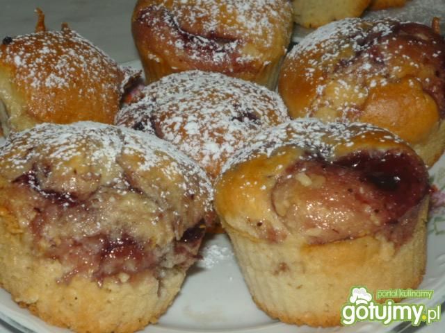 Babeczki z konfiturą jagodową Babeczki z konfiturą jagodową