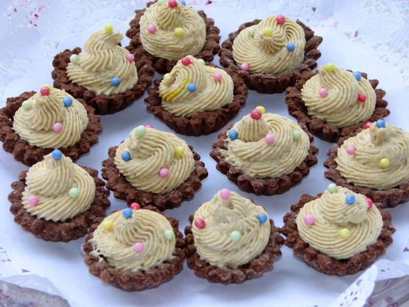 Babeczki z kremem bananowym