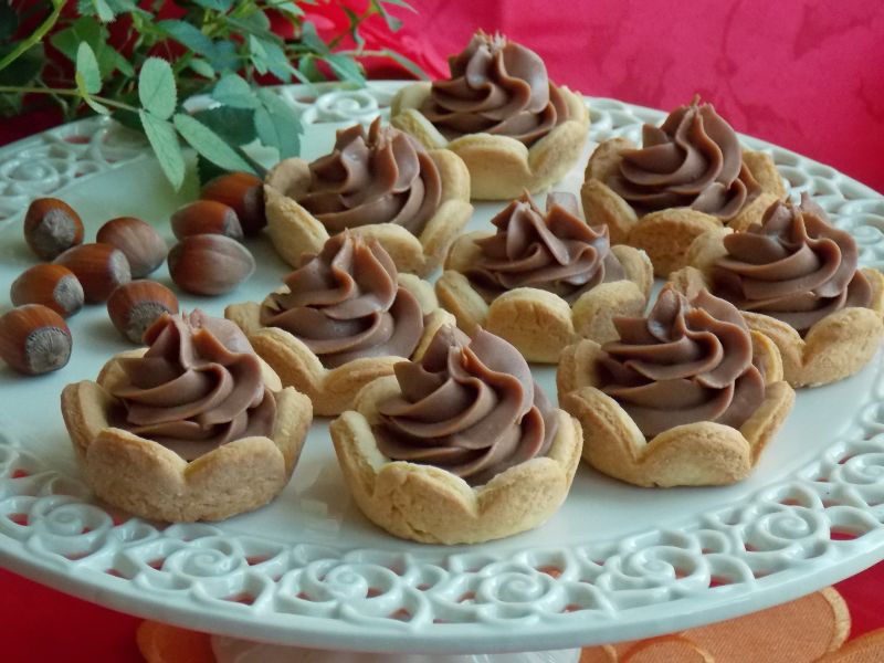 Babeczki z kremem czekoladowo-orzechowym