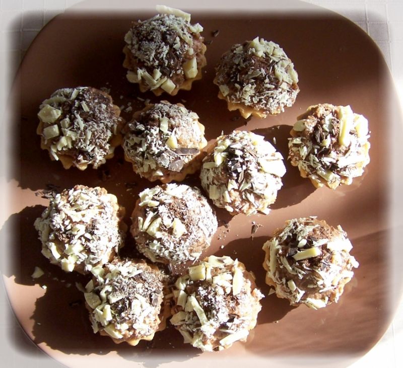 Babeczki z kremem i wiśniami dla dorosłych