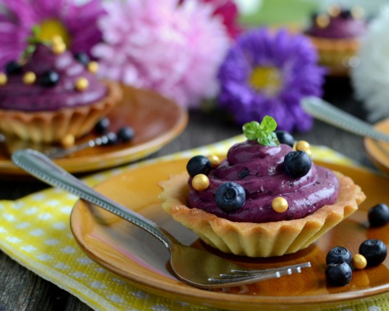 Babeczki z kremem jagodowym