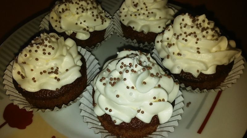 Babeczki z kremem śmietankowym Babeczki z kremem śmietankowym