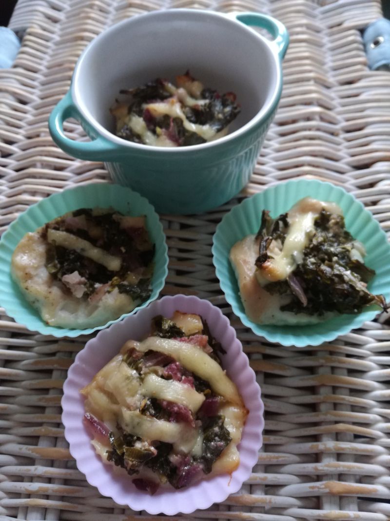 Babeczki z kurczaka z jarmużem Babeczki z kurczaka z jarmużem