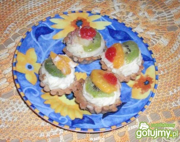 Babeczki z masa i owocami