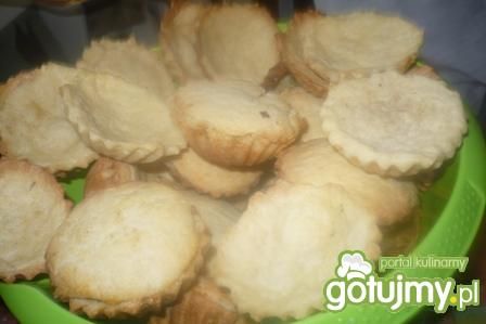 Babeczki z masą , jagodami i ananasem Babeczki z masą , jagodami i ananasem