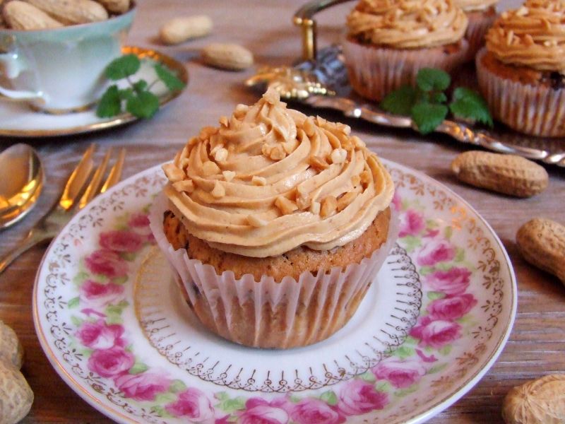 Babeczki z masłem orzechowym i czekoladą