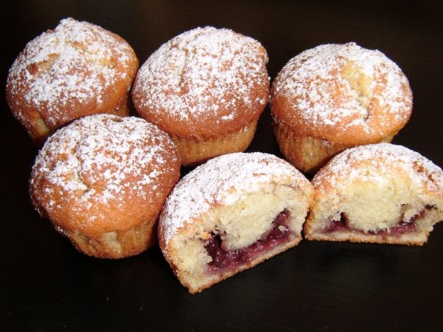 Babeczki z nadzieniem truskawkowym