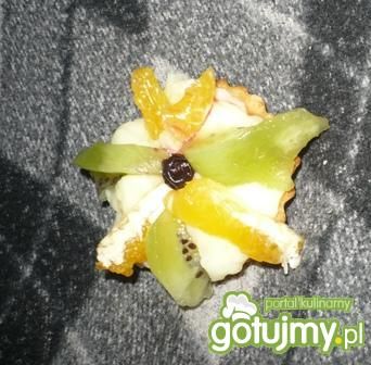 Babeczki z owocami nadziewane Babeczki z owocami nadziewane