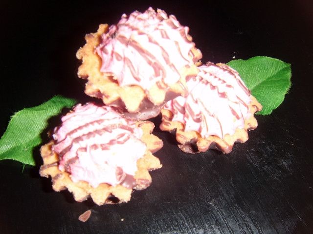 Babeczki z pianką wiśniową Babeczki z pianką wiśniową