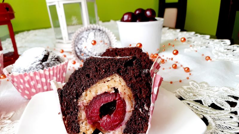 Babeczki z podwójną niespodzianką Babeczki z podwójną niespodzianką