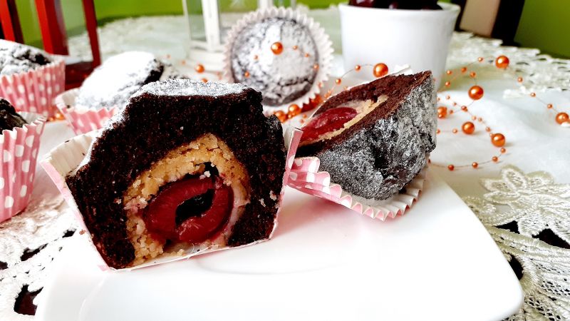 Babeczki z podwójną niespodzianką Babeczki z podwójną niespodzianką