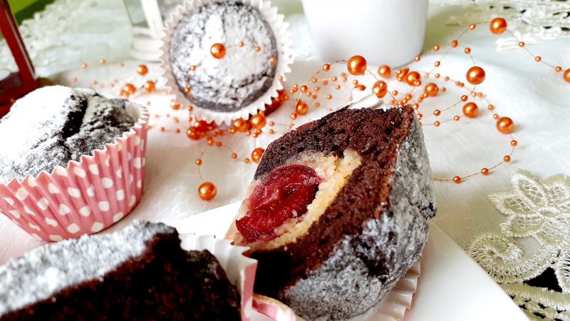 Babeczki z podwójną niespodzianką Babeczki z podwójną niespodzianką