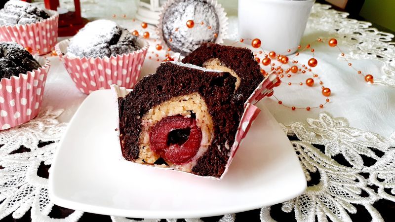 Babeczki z podwójną niespodzianką Babeczki z podwójną niespodzianką