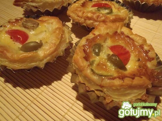 Babeczki z pomidorkami i oliwkami
