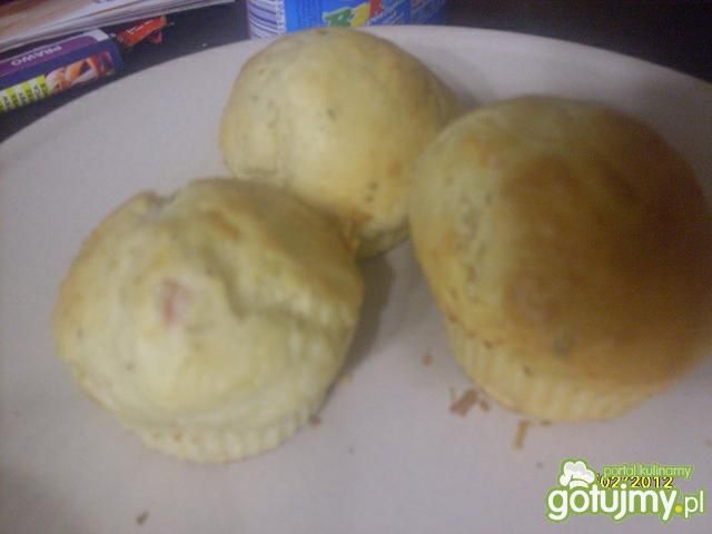 Babeczki z serem i szynką  Babeczki z serem i szynką