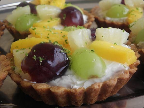 Babeczki z serkiem waniliowym i owocami. Babeczki z serkiem waniliowym i owocami.