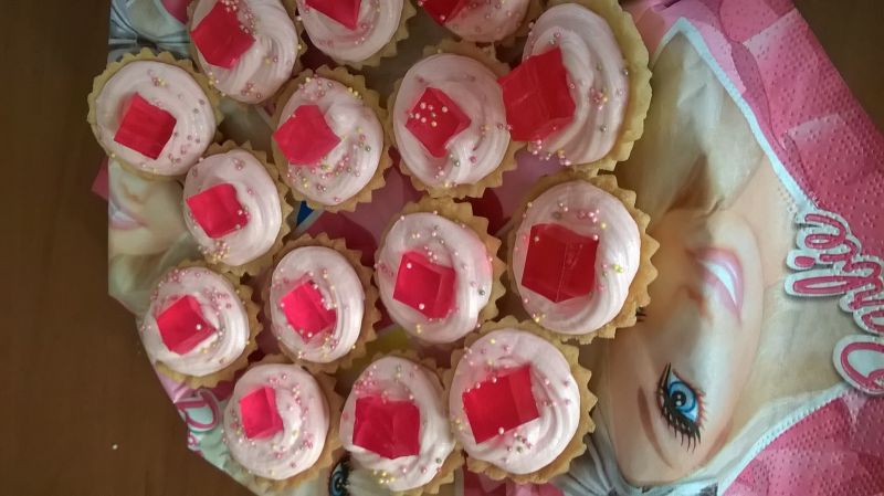 babeczki z wiśniowym kremem