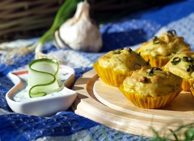 Babeczki ziemniaczane z sosem tzatziki