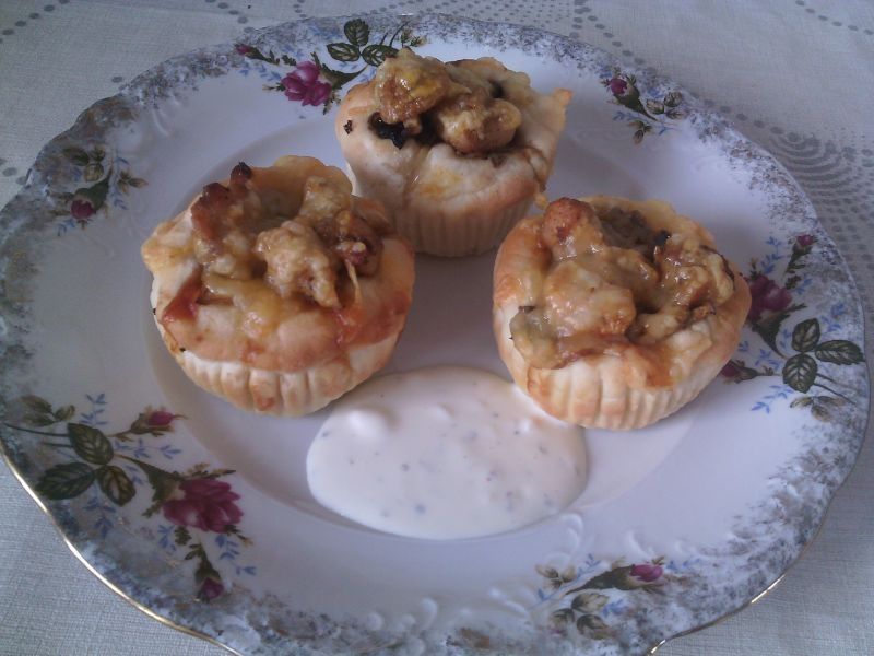 Babeczkowe pizze z kurczakiem