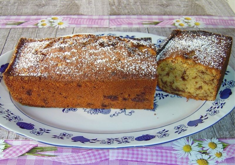 Babka ajerkoniakowa z orzechami