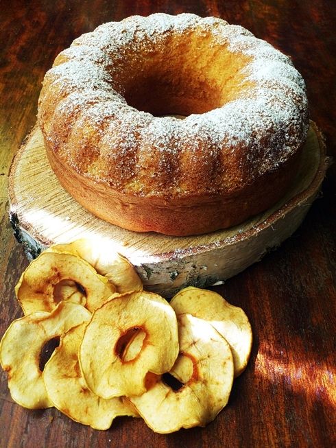 Babka cytrynowa z suszonymi jabłkami 