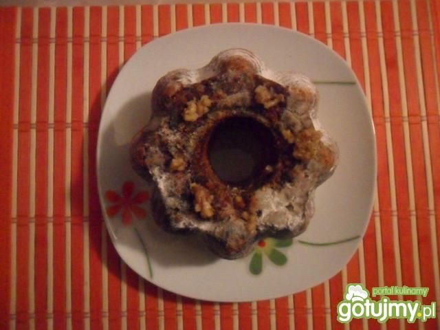 Babka czekoladowa z orzechami i jabłkiem Babka czekoladowa z orzechami i jabłkiem