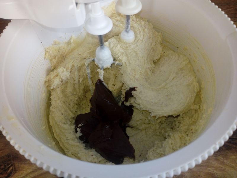 Babka czekoladowa z orzechami laskowymi