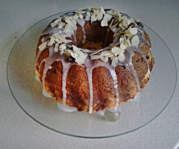 Babka drożdżowa z bakaliami Babka drożdżowa z bakaliami