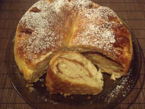 Babka drożdżowa z cynamonem i powidłami