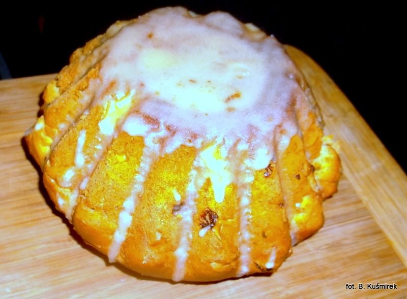 Babka drożdżowa z jagodami goji  