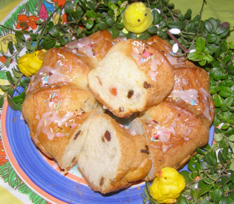 Babka drożdżowa z mieszanką keksową,rodzynkami Babka drożdżowa z mieszanką keksową,rodzynkami