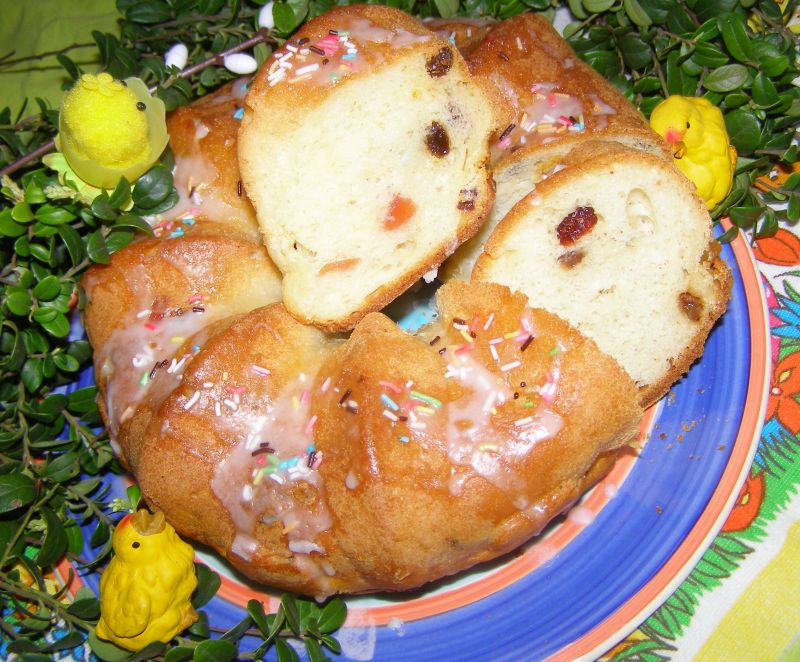 Babka drożdżowa z mieszanką keksową,rodzynkami Babka drożdżowa z mieszanką keksową,rodzynkami