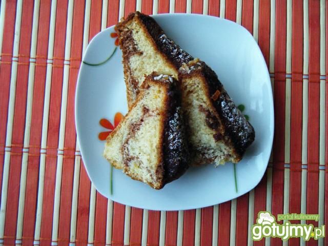 Babka drożdżowa z orzechami  Babka drożdżowa z orzechami