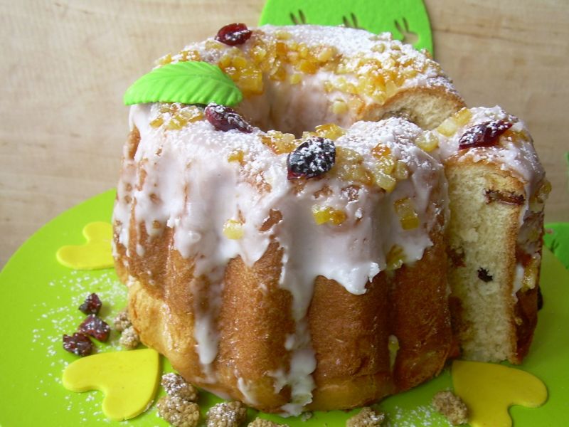 Babka drożdżowa z żurawiną i białą morwą  Babka drożdżowa z żurawiną i białą morwą