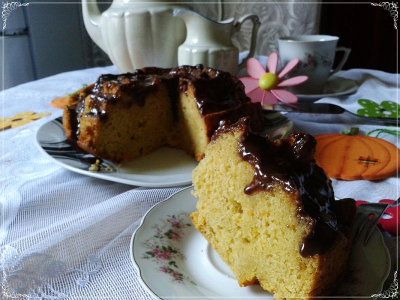 Babka dyniowa z polewą czekoladową Babka dyniowa z polewą czekoladową