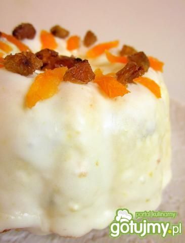 Babka jogurtowa z szafranem i rodzynkami