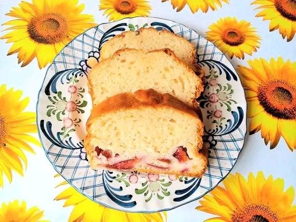 Babka jogurtowa ze śliwkami Babka jogurtowa ze śliwkami