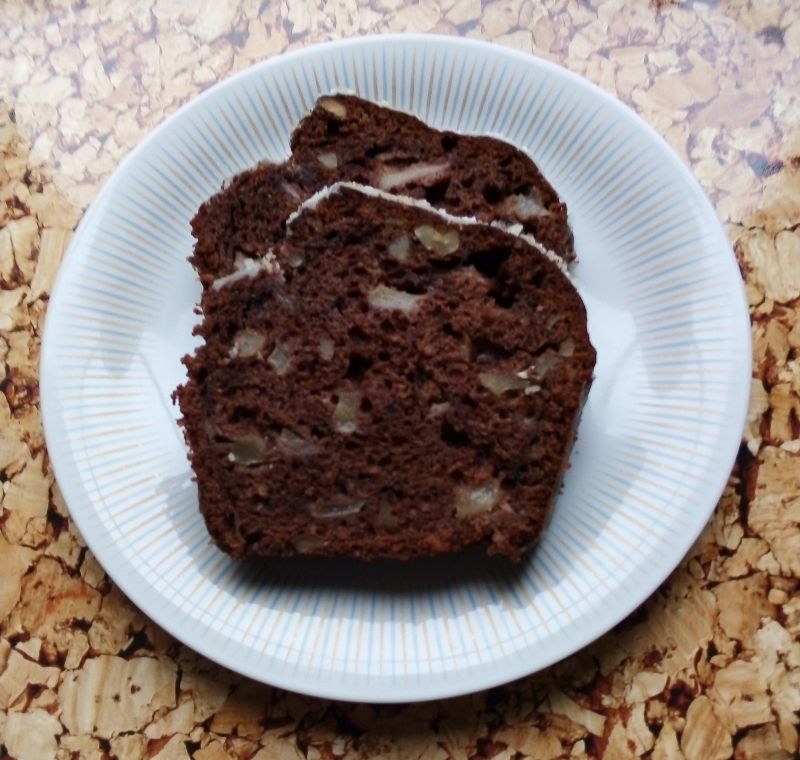 Babka kakaowa z gruszką i orzechami