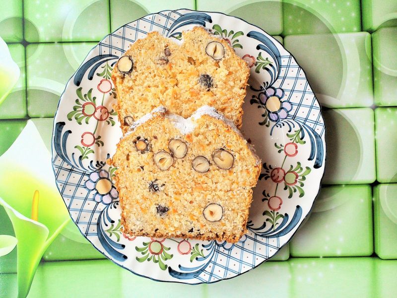 Babka kokosowa z orzechami laskowymi i marchewką Babka kokosowa z orzechami laskowymi i marchewką