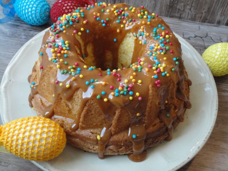  Babka majonezowa z karmelową polewą