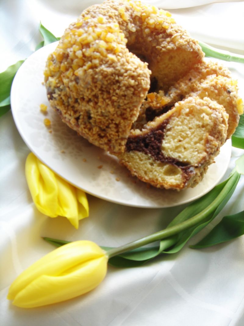 Babka marmurkowa z białą czekoladą i bakaliami Babka marmurkowa z białą czekoladą i bakaliami