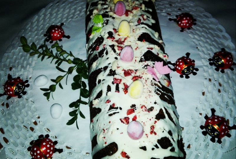 Babka mega czekoladowa z jajeczkami nugatowymi