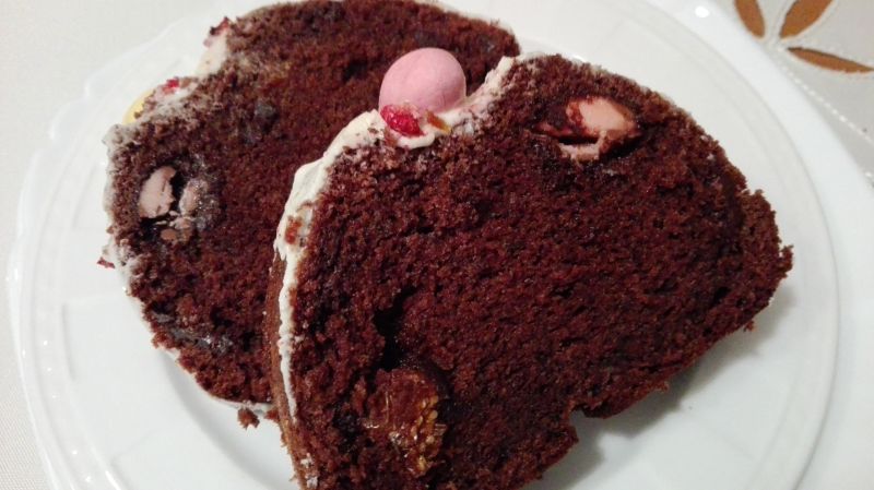 Babka mega czekoladowa z jajeczkami nugatowymi